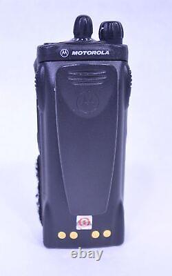 Radio bidirectionnelle Motorola HT1250 VHF à deux voies 136-174 MHz + batterie usagée AAH25KDF9AA5AN