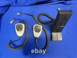 Radio bidirectionnelle Motorola MaxTrac D45MWA5GB7AK 4 avec microphones, radios allumées, lisez.