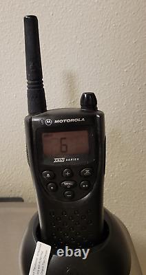 Radio bidirectionnelle Motorola RDU4160d authentique avec station de charge et Talkie-Walkie XTN