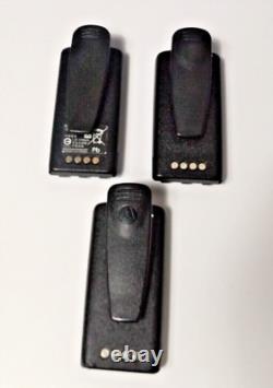 Radio bidirectionnelle Motorola RM Series, chargeur et 3 piles avec écouteurs