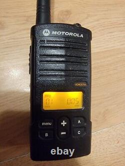 Radio bidirectionnelle Motorola Walmart RDM2070d avec batterie et chargeur