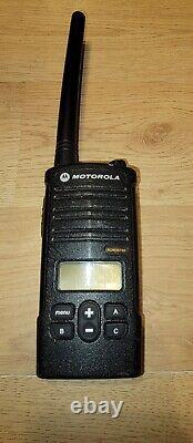 Radio bidirectionnelle Motorola Walmart RDM2070d avec batterie et chargeur