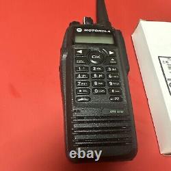Radio bidirectionnelle Motorola XPR6550 UHF 403-470Mhz AAH55QDH9LA1AN avec batterie et antenne