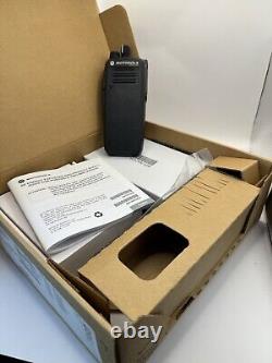Radio bidirectionnelle Motorola XPR 6100 136-174Mhz 32CH AAH55JDT9JA1AN NIB Utilisée Bat