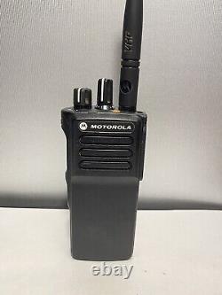 Radio bidirectionnelle Motorola XPR 7350e EUC AAH56JDC9WA1AN VHF 150.8-173.4MHz avec chargeur