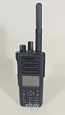 Radio bidirectionnelle Motorola XPR 7550e en excellent état avec batterie et antenne