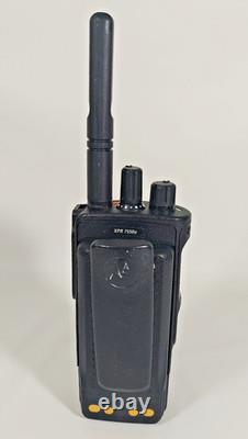 Radio bidirectionnelle Motorola XPR 7550e en excellent état avec batterie et antenne