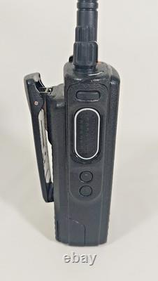 Radio bidirectionnelle Motorola XPR 7550e en excellent état avec batterie et antenne
