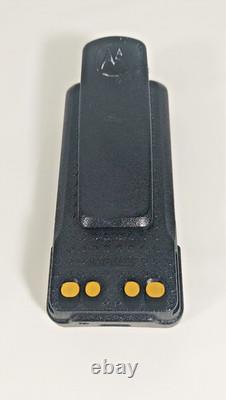 Radio bidirectionnelle Motorola XPR 7550e en excellent état avec batterie et antenne