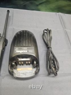 Radio bidirectionnelle Motorola XTS2500 136-174 MHz VHF H46KDD9PW5BN avec chargeur