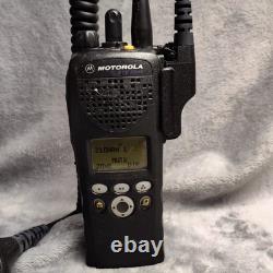 Radio bidirectionnelle Motorola XTS 2500 UHF noire avec batterie IMPRES, microphone et antenne portable