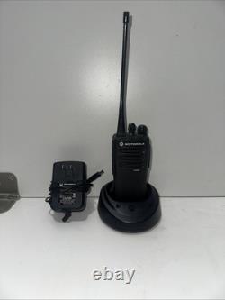 Radio bidirectionnelle UHF Motorola CP200d 403-470 MHz AAH01QDC9JC2AN (INV03- BINB001A)