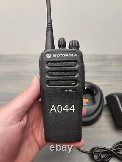 Radio bidirectionnelle UHF Motorola CP200d AAH01QDC9JC2AN AVEC BATTERIE ET CHARGEUR