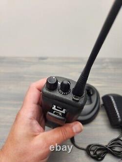 Radio bidirectionnelle UHF Motorola CP200d AAH01QDC9JC2AN AVEC BATTERIE ET CHARGEUR