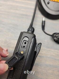 Radio bidirectionnelle UHF Motorola CP200d AAH01QDC9JC2AN AVEC BATTERIE ET CHARGEUR