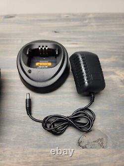 Radio bidirectionnelle UHF Motorola CP200d AAH01QDC9JC2AN AVEC BATTERIE ET CHARGEUR