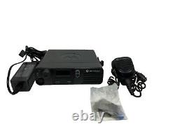 Radio bidirectionnelle UHF Motorola MOTOTRBO XPR4350 403-470 MHz avec micro AAM27QPC9LA1AN