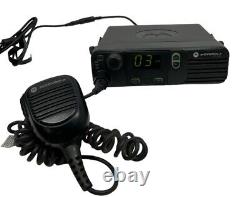 Radio bidirectionnelle UHF Motorola MOTOTRBO XPR4350 403-470 MHz avec micro AAM27QPC9LA1AN
