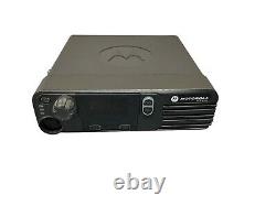 Radio bidirectionnelle UHF Motorola MOTOTRBO XPR4350 403-470 MHz avec micro AAM27QPC9LA1AN