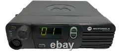 Radio bidirectionnelle UHF Motorola MOTOTRBO XPR4350 403-470 MHz avec micro AAM27QPC9LA1AN