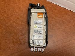Radio bidirectionnelle UHF Motorola XPR 6550 AAH55TDH9LA1AN avec kit de batterie NON TESTÉ