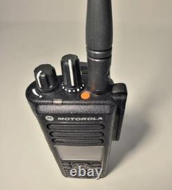 Radio bidirectionnelle UHF Motorola XPR 7550e AAH56RDN9WA1AN MOTOTRBO avec batterie et antenne