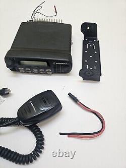 Radio bidirectionnelle VHF Motorola CDM1550 136-174 MHz AAM25KKF9AA5AN avec microphone