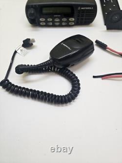 Radio bidirectionnelle VHF Motorola CDM1550 136-174 MHz AAM25KKF9AA5AN avec microphone