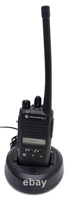 Radio bidirectionnelle VHF Motorola CP185 16 Ch AAH03KEF8AA7AN avec socle et alimentation