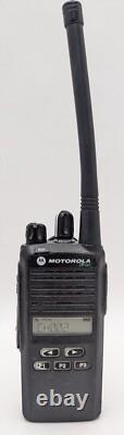 Radio bidirectionnelle VHF Motorola CP185 16 Ch AAH03KEF8AA7AN avec socle et alimentation