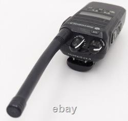 Radio bidirectionnelle VHF Motorola CP185 16 Ch AAH03KEF8AA7AN avec socle et alimentation