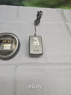 Radio bidirectionnelle VHF Motorola HT1250 136-174 MHz avec chargeur AAH25KDF9AA5AN