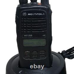 Radio bidirectionnelle VHF Motorola HT1250 136-174 MHz et chargeur avec batterie
