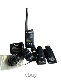 Radio bidirectionnelle VHF Motorola RDM2070 Walmart Walkie Talkie avec 2 batteries et chargeur