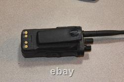 Radio bidirectionnelle VHF Motorola XPR7350 136-174 MHz avec chargeurs de bureau et de véhicule