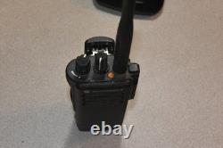 Radio bidirectionnelle VHF Motorola XPR7350 136-174 MHz avec chargeurs de bureau et de véhicule