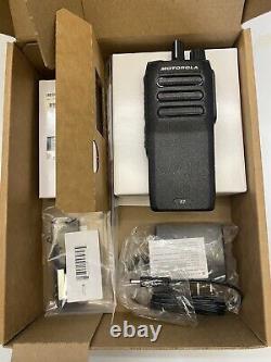 Radio bidirectionnelle analogique VHF MOTOTRBO R2 (AAH11JDC9JC2AN) de Motorola