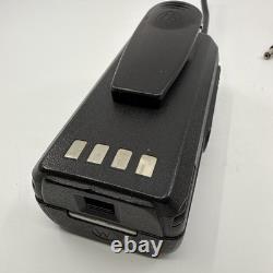 Radio bidirectionnelle analogique et numérique UHF Motorola Cp100d + Chargeur + Batterie