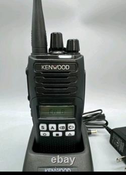 Radio bidirectionnelle analogique numérique XPR 8 avec batterie, chargeurs et microphones