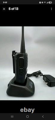 Radio bidirectionnelle analogique numérique XPR 8 avec batterie, chargeurs et microphones
