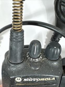 Radio bidirectionnelle antique Motorola CP200 avec accessoires, lire la description