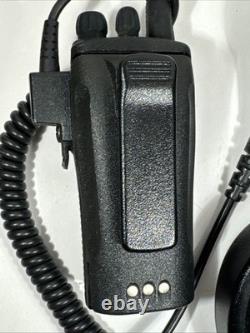 Radio bidirectionnelle antique Motorola CP200 avec accessoires, lire la description