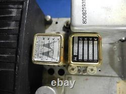 Radio bidirectionnelle de la police Motorola vintage avec cristaux et cordon d'alimentation! (Non testé)