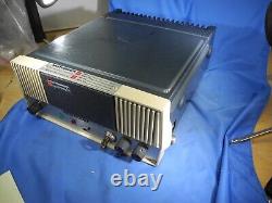 Radio bidirectionnelle de la police Motorola vintage avec cristaux et cordon d'alimentation! (Non testé)