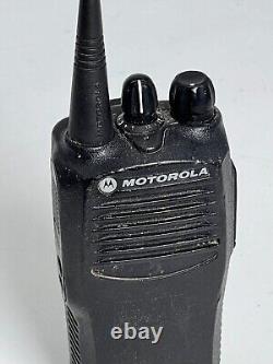 Radio bidirectionnelle numérique UHF Motorola AAH50RDC9AA2AN CP200 438-470 MHz 16 canaux 4W IP54