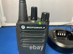 Radio bidirectionnelle portable Motorola CP100D UHF avec base