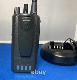 Radio bidirectionnelle portable Motorola CP100D UHF avec base