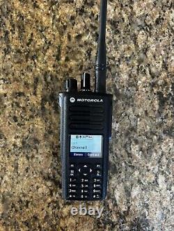 Radio bidirectionnelle portable Motorola XPR 7580e, référence PN AAH56UCN9RB1AN