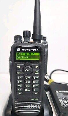 Radio bidirectionnelle portable Motorola Xpr6550 numérique UHF 403-470 MHz avec chargeur testé