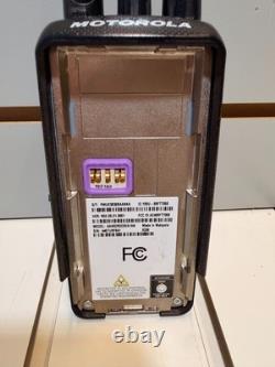 Radio bidirectionnelle portable UHF MOTOROLA Mototrbo XPR3300e AAH02RDC9VA1AN Capacity +